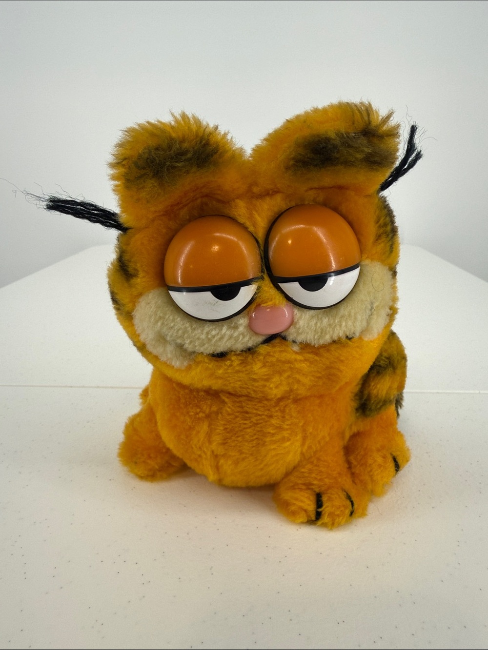 Vintage 1981 Dakin Garfield plush toy